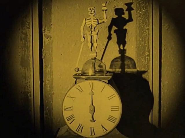 Minuit sonne à l’horloge du comte Orlok !