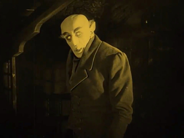 Pour Nosferatu, il est l’heure d’aller se coucher  le jour, il dort de son plus profond sommeil